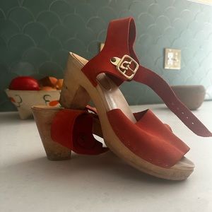 8.5 tomato red clogs with peel toe maya shoes